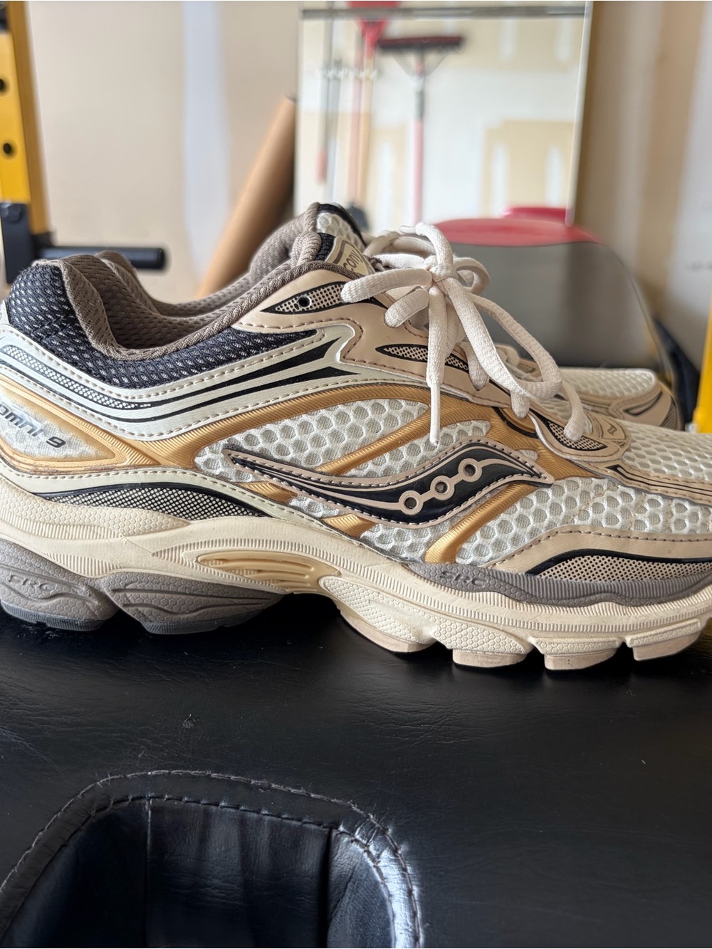 Saucony Men's Athletic Running Shoes - White & Gold